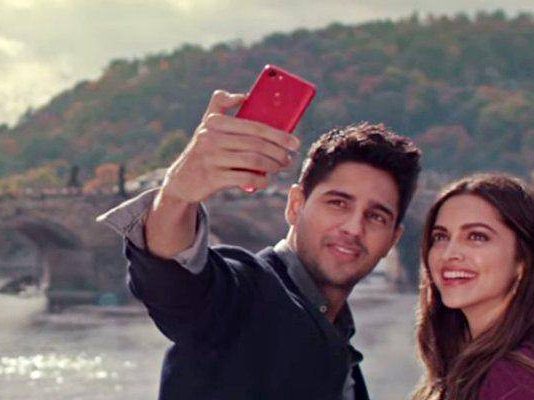 Ce que font les couples sur les réseaux sociaux !