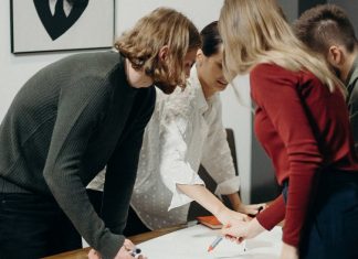 Les 14 meilleures activités de team building (expliquées et classées)